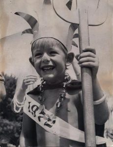 Фотозагадка: Кой е този известен актьор и ландшафтен инженер като дете?