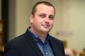 Александър Стоянов: Търсим лесни отговори на трудни въпроси, докато принцът гледа на изток