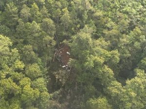 Осем души загинаха в катастрофа с хеликоптер в Индонезия