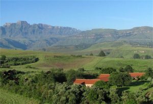 Планините предлагат подходящи условия за туризъм при променлива облачност и сняг по върховете