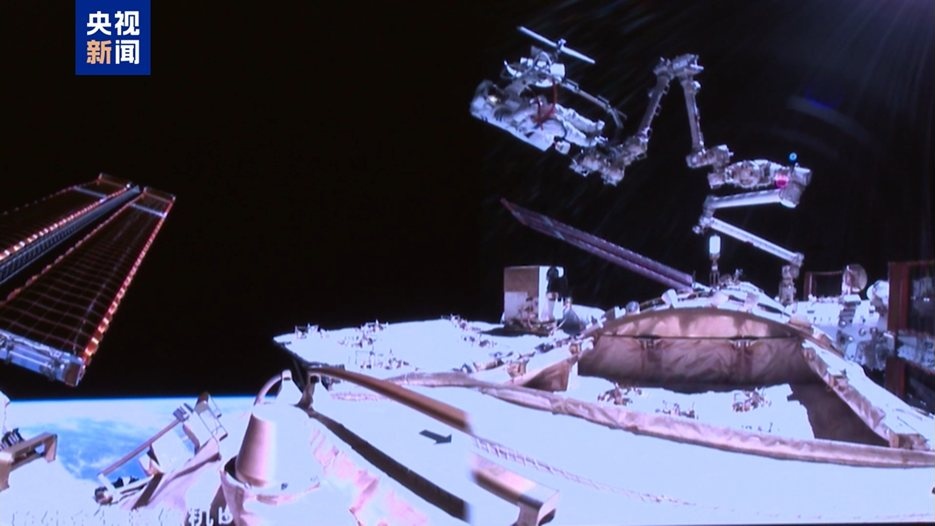 Екипажът на „Шънджоу-21“ успешно завърши третата си извънкорпусна дейност
