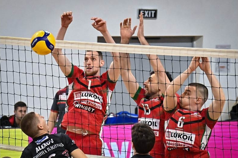 Волейболна еуфория в Бургас: 100 фенове подкрепят "Нефтохимик" в решителния мач в Пловдив