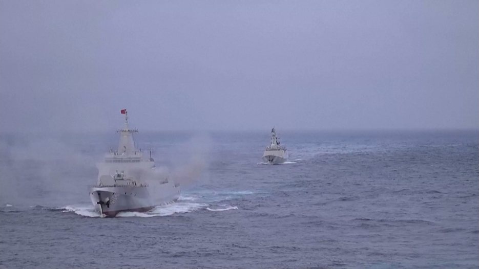 Пекин с остра реакция след преминаването на японски разрушител през Тайванския проток