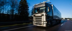 Аварирал камион и преобърнат тир блокираха движението по АМ „Хемус“ при км 35