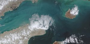 Ескалация в Ормузкия проток: Атакуваха индийски петролни танкери