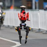 Хуманоиден робот от Пекин постави резултат, по-добър от човешкия световен рекорд в полумаратона