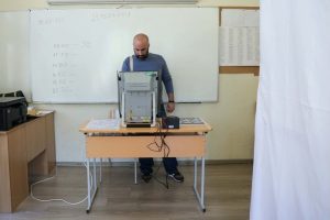 Сигнали от Варна и Бургас: Техници махат батериите на машините заради грешки