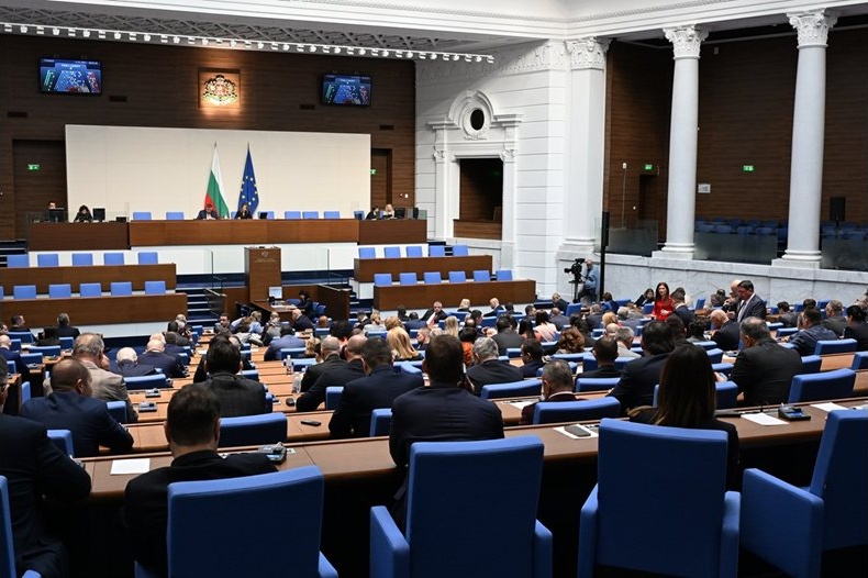 Първи тест за 52-ия парламент: Прекратяване на автоматичното вдигане на депутатските заплати