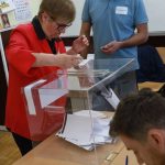 Стотици от СИК се скатаха, едва 1% от машините с дефект (Обзор)