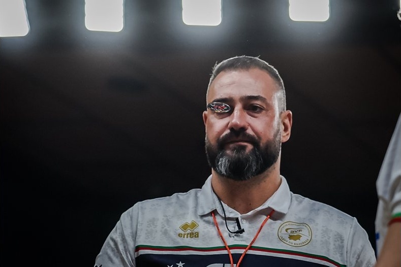 Ивайло Иванов поема първия финал между Левски и Нефтохимик