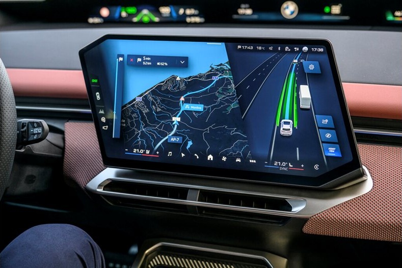 BMW превръща електрическите автомобили в кредитни карти чрез услугата Plug-Charge-Pay