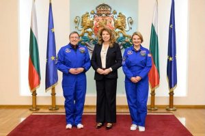 Президентът Илияна Йотова прие първите българи с отличие от космическата програма на NASA