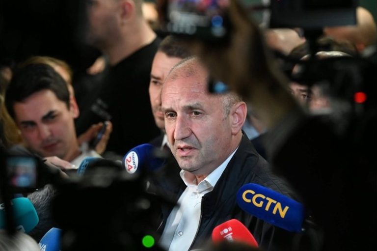 Радев и "Прогресивна България" доминират в ромските секции при ниска активност Радев и "Прогресивна България" доминират в ромските секции при ниска активност