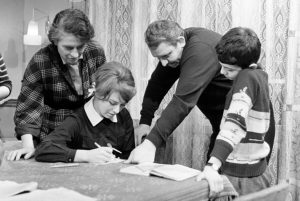 Сериалите от времето на социализма, които празнеха улиците на България