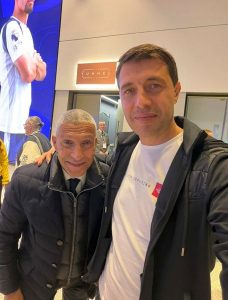 Легенда на Тотнъм засне специално видео за Бербатов, Ледли Кинг даде автограф за 24 часа