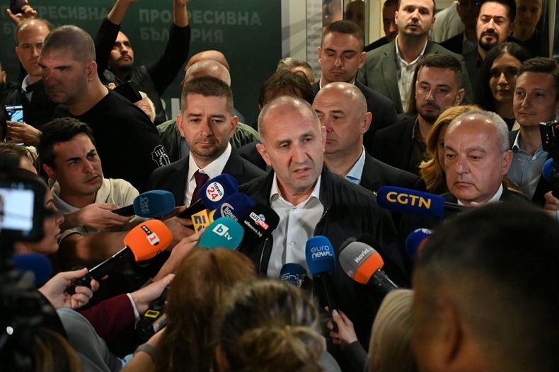 Новият парламент: Само петима от 131 депутати на Радев са с опит, военни и министри поемат властта