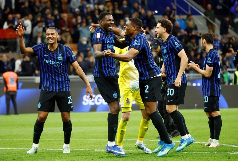 "Интер" се добра до финал за купата на Италия след обрат от 0:2 срещу "Комо"