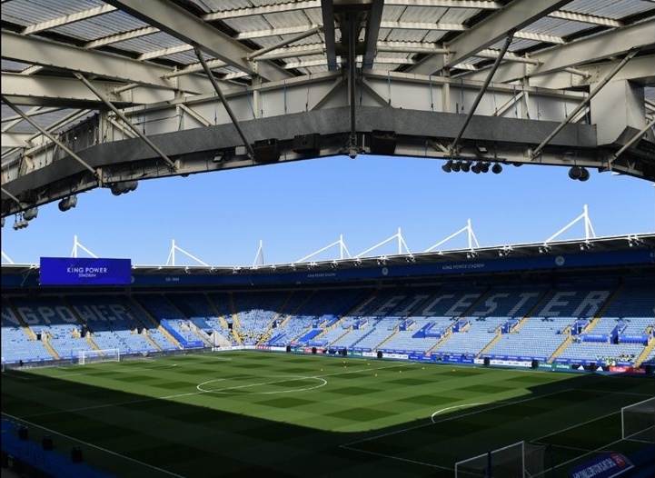 10 г. след сензационната титла на Англия "Лестър" изпадна в Трета лига