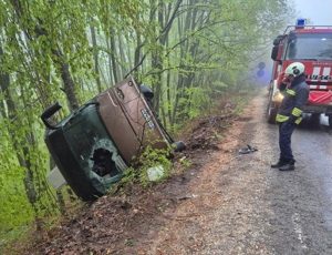 Задържаха двамата шофьори на обърнатия украински автобус край Малко Търново, две жертви остават под машината