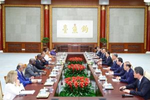 Хан Джън обсъди Глобалната инициатива за развитие с чуждестранни представители в Пекин