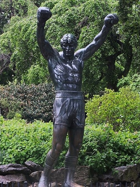 Музеят на изкуствата във Филаделфия прие статуята на Роки като част от своята официална история