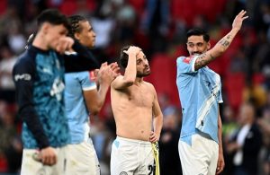 Мечтата на "Манчестър Сити" за домашен требъл остава жива след драматичен обрат