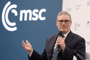 Стармър е потресен от стрелбата по време на медийна гала вечеря във Вашингтон