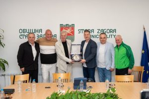 Кметът на Стара Загора награди Наско Сираков за рождения му ден