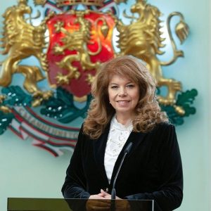 Илияна Йотова: Насилието срещу политически лидери подкопава устоите на обществото