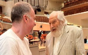 102-годишният Димитър Титов слуша Софийската филхармония от първия ред в Берлин