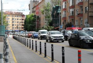 Комисии проверяват защо поскъпват застраховките за коли и мотори