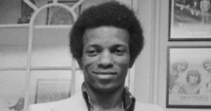 Почина съоснователят на групата Hot Chocolate Тони Уилсън