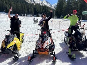 Адреналин и благотворителност в Рила: Надпревара с моторни шейни в Мальовица