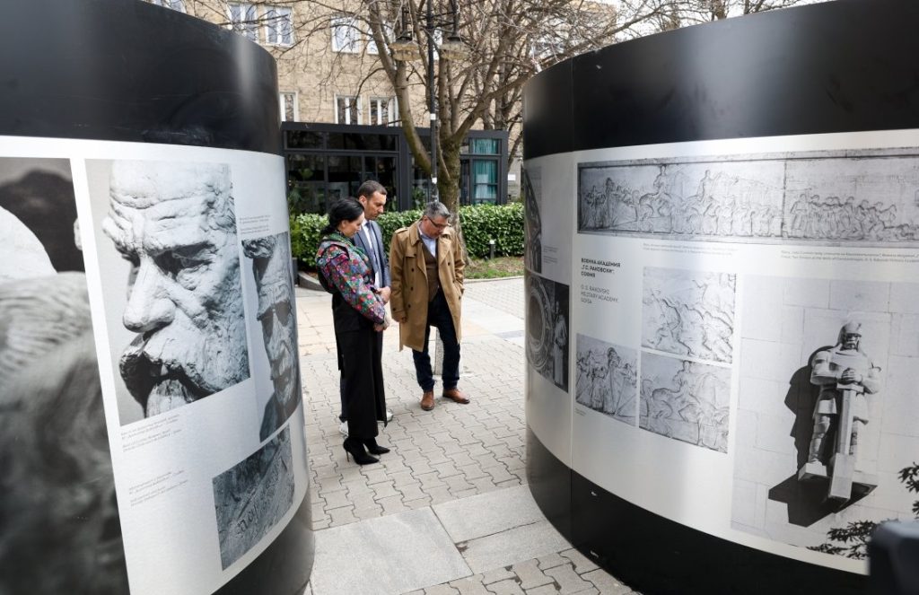 „По следите на Михайло Парашчук": Изложба в центъра на София