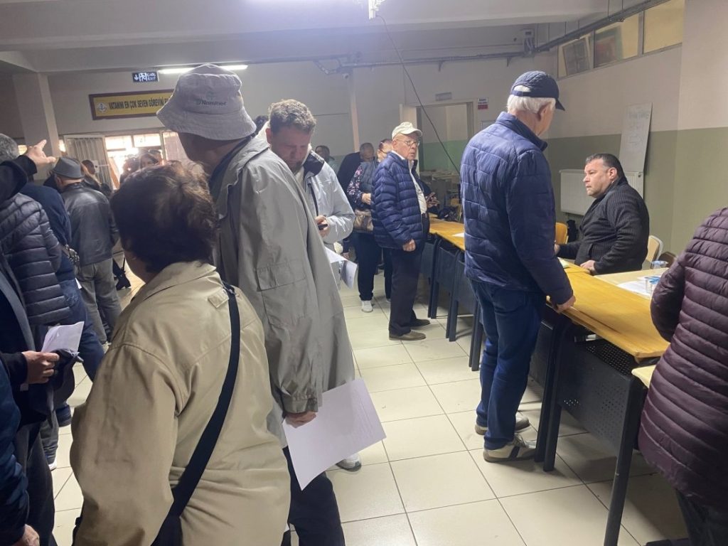 24 000 българи гласуваха в Турция: Избирателната активност спадна наполовина