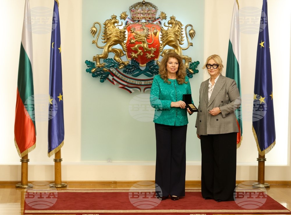 „24 часа“ на 35 години: Президентът Йотова връчи почетен знак на медията