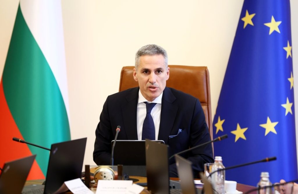 Андрей Гюров: Кабинетът защитава честния вот и спира търговията със здраве