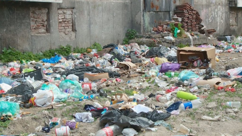 Битка с боклука в „Столипиново“: Липсата на контейнери и нови AI мерки за контрол