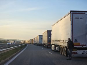 Километричен хаос на магистрала „Марица“: Опашката от тирове достигна 35 километра