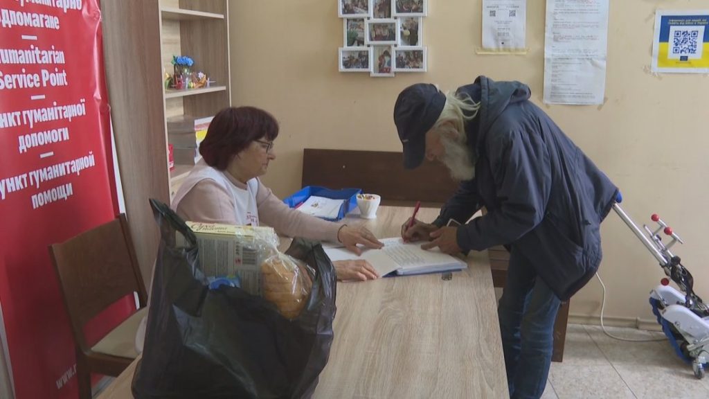 Българският Червен кръст подпомогна близо 50 бездомни в Русе за Великден