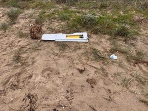 Части от военен дрон изплуваха на плажа в Крайморие