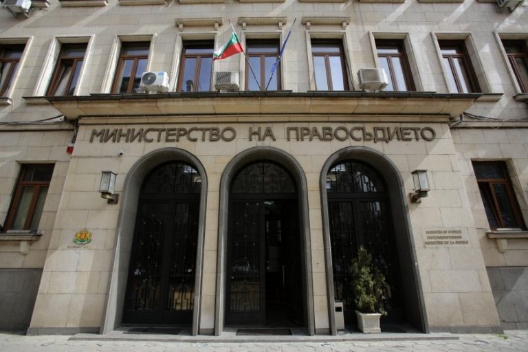 Данни за пътуванията на Емилия Русинова и Петьо Петров – Еврото отиват в Правосъдното министерство