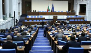 Депутатите изслушват трима министри на извънредно заседание за рокади в МВР и горивата