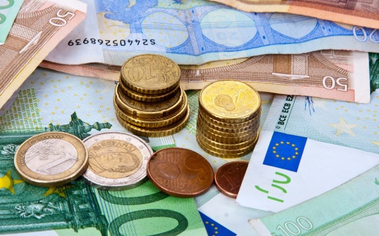 Домбровскис: Войната в Близкия изток заплашва ЕС със стагфлация и енергийни трусове Домбровскис: Войната в Близкия изток заплашва ЕС със стагфлация и енергийни трусове