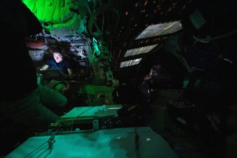 Екипажът на "Артемис II" видя скритата страна на Луната за първи път Екипажът на "Артемис II" видя скритата страна на Луната за първи път