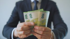 Експерти настояват за спешна подкрепа за бизнеса и потребителите заради инфлацията