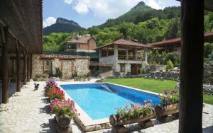 ЕС затяга контрола: Ваканционните имоти „на тъмно“ изчезват от платформите