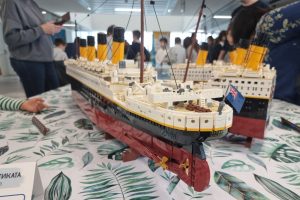 Фестивал на роботиката в Бургас: Над 800 участници и международни отбори се състезават в Конгресния център