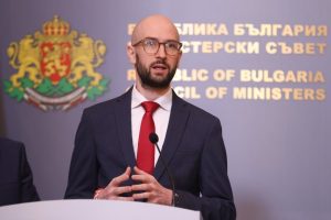 Финансовият министър Георги Клисурски прогнозира спад на цените на горивата у нас