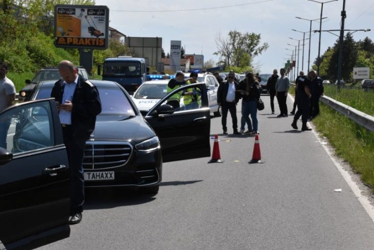 Гонка и екшън на пътя: Простреляха млад мъж след скандал в Хасково (СНИМКИ)